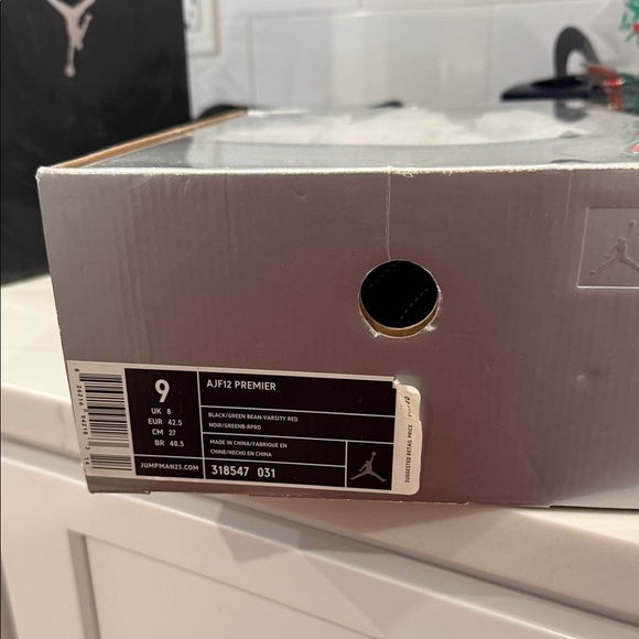 Nike Black and Red Men's Sneakers with Green Accents - Picture 8 of 8